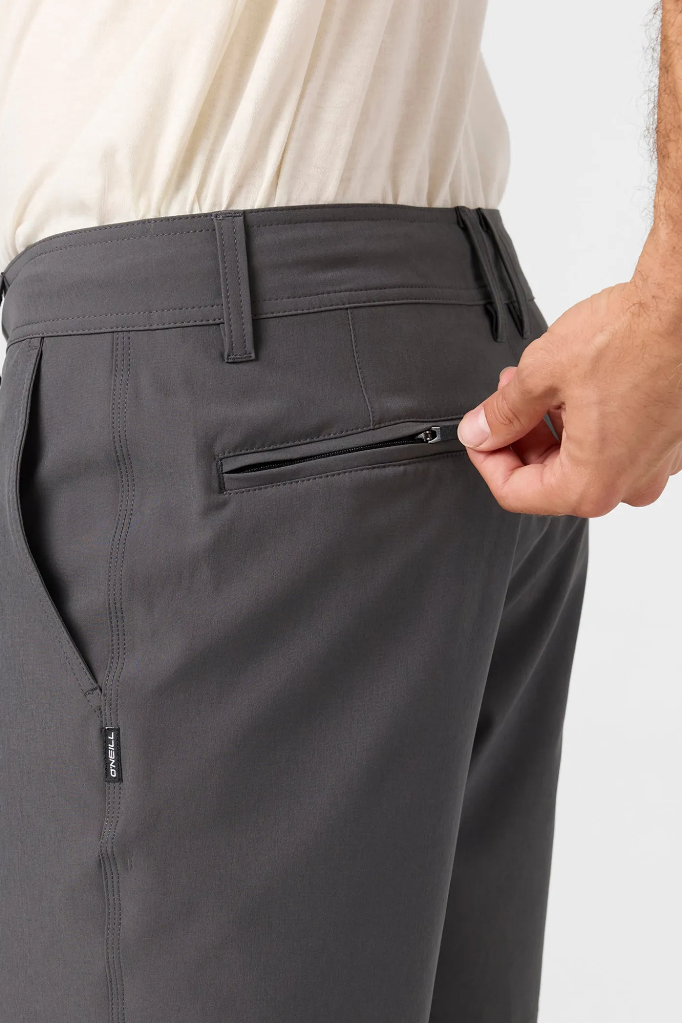 Reserve Solid 17" Hybrid Shorts