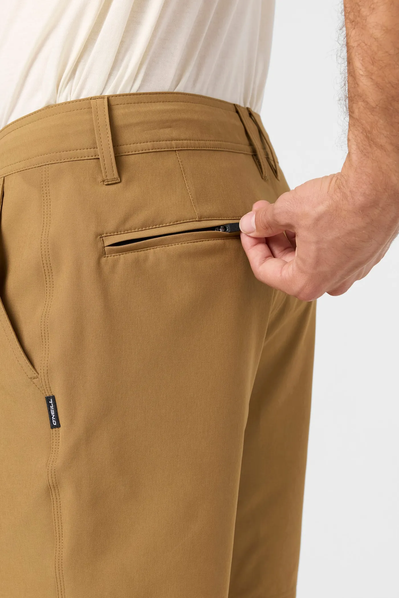 Reserve Solid 17" Hybrid Shorts