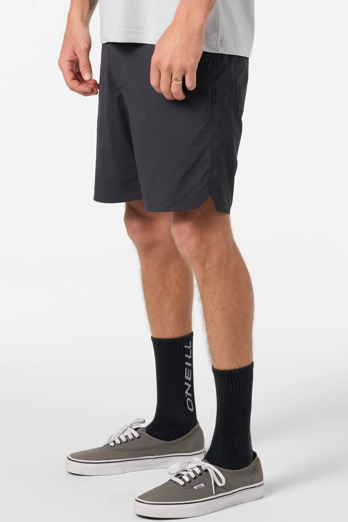 TRVLR Halfback 18" Hybrid Shorts
